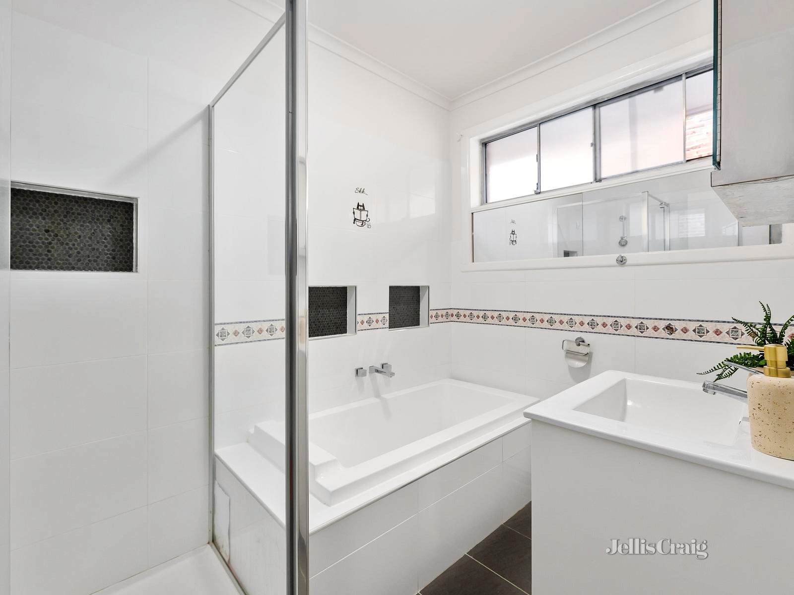 24 Dillwynia Avenue, Templestowe Lower image 6