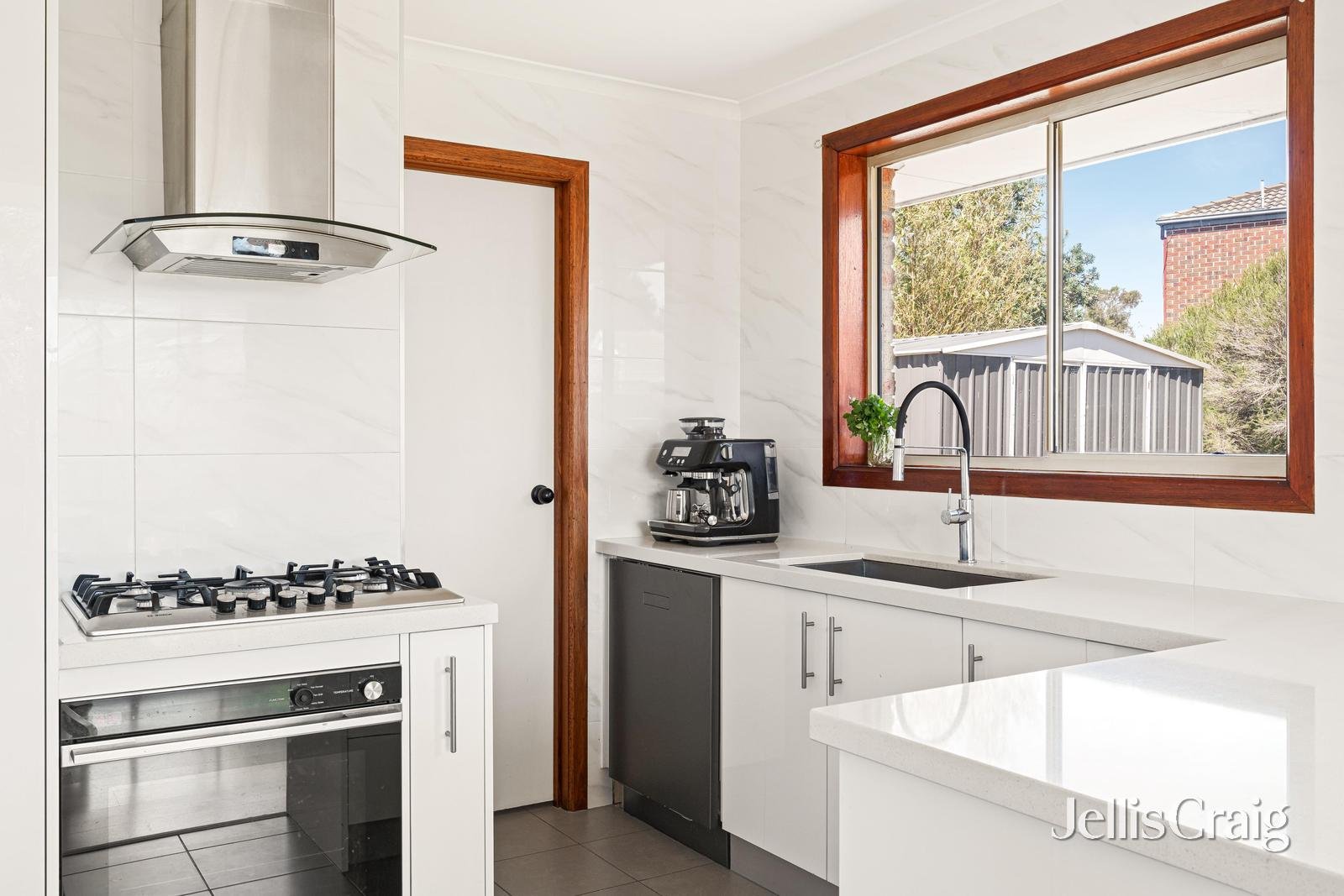 24 Dotterel Court, Chelsea Heights image 4