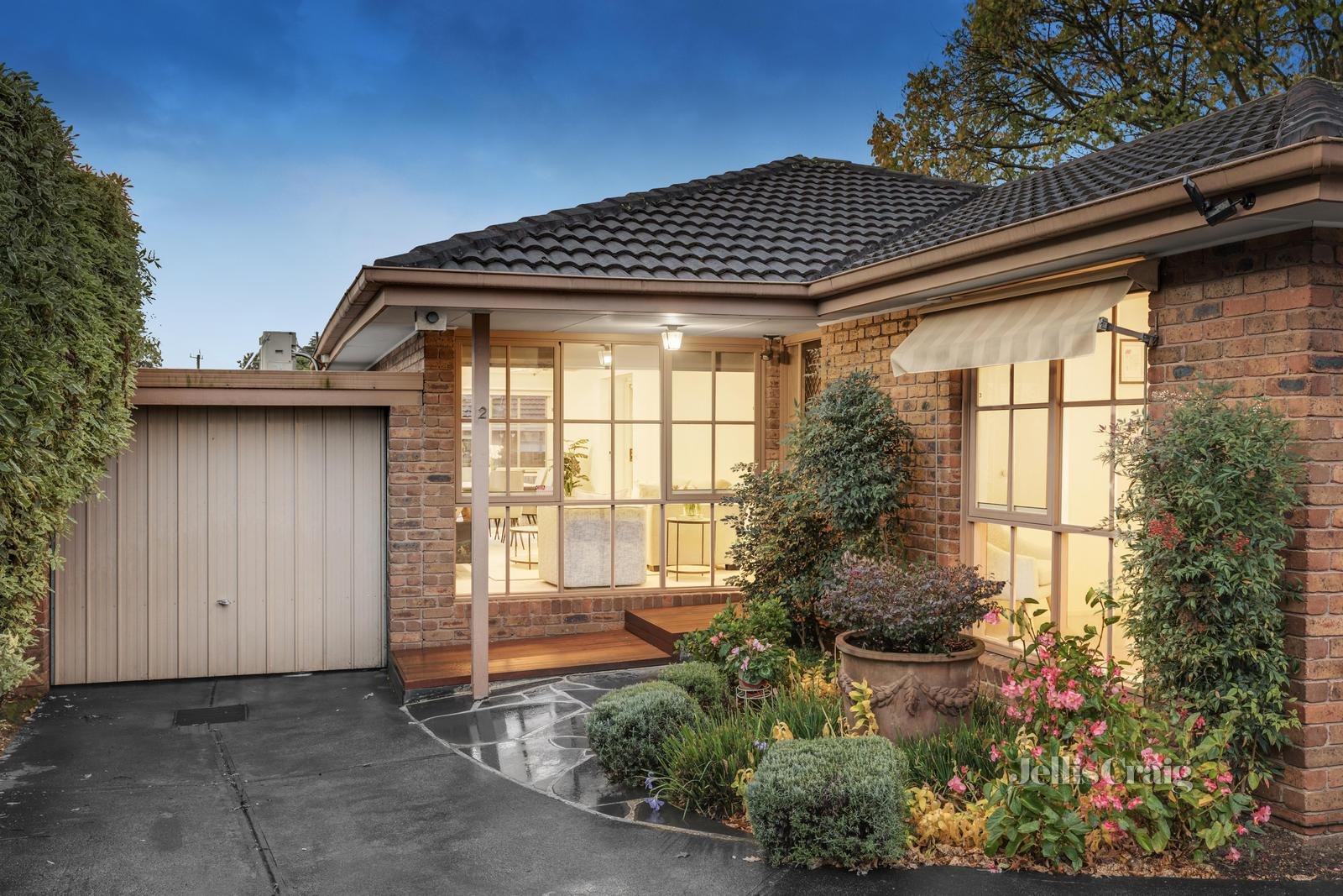 2/4 Dunloe Avenue, Mont Albert North image 1