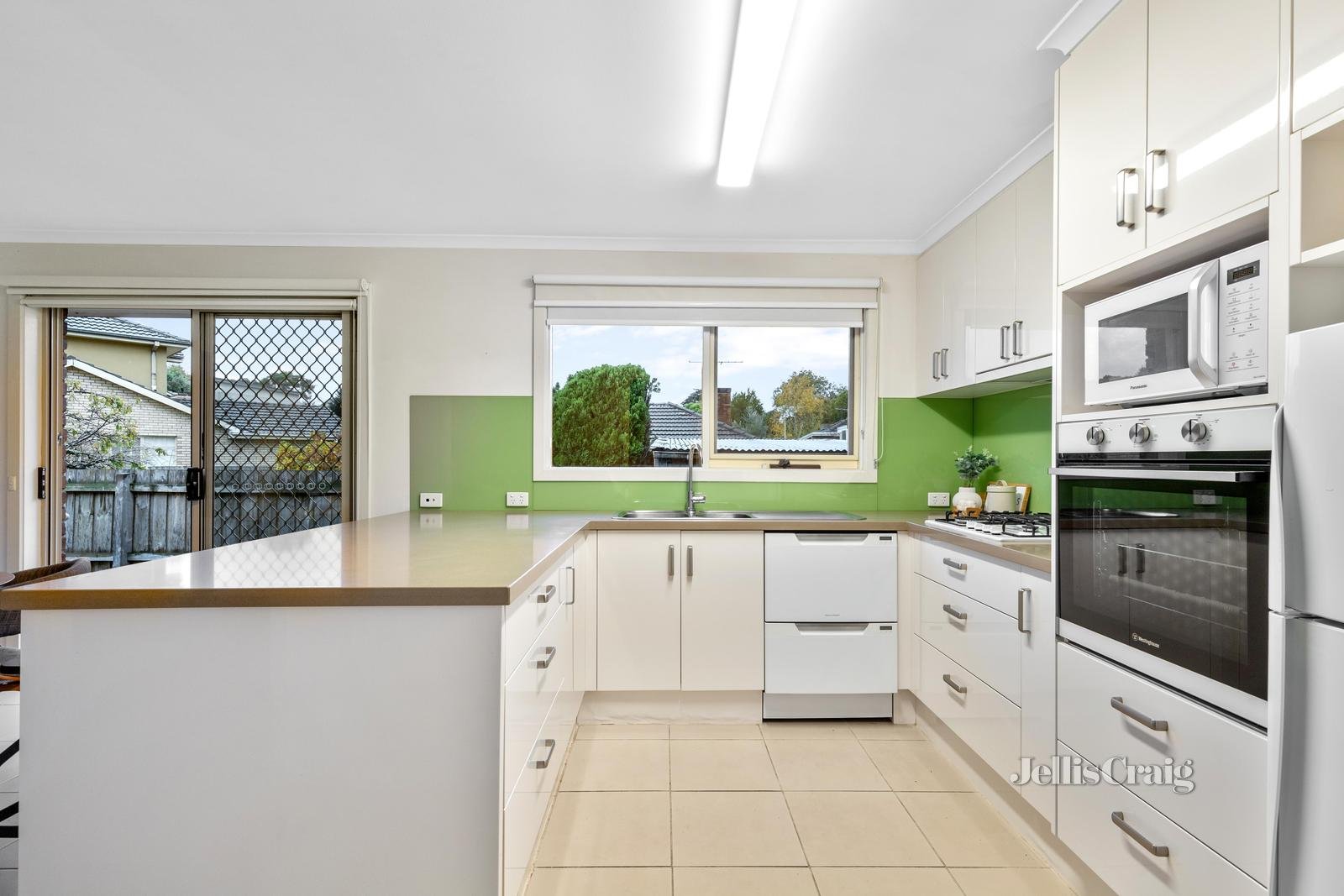 2/4 Dunloe Avenue, Mont Albert North image 5
