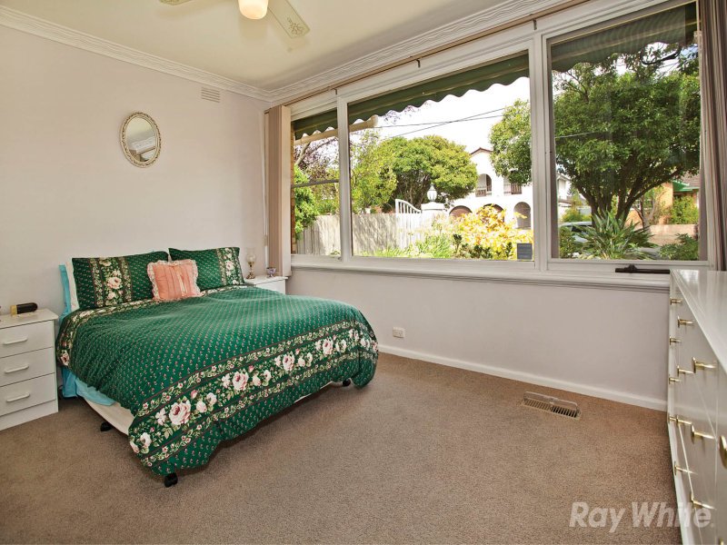 24 Durward Avenue, Glen Waverley image 7