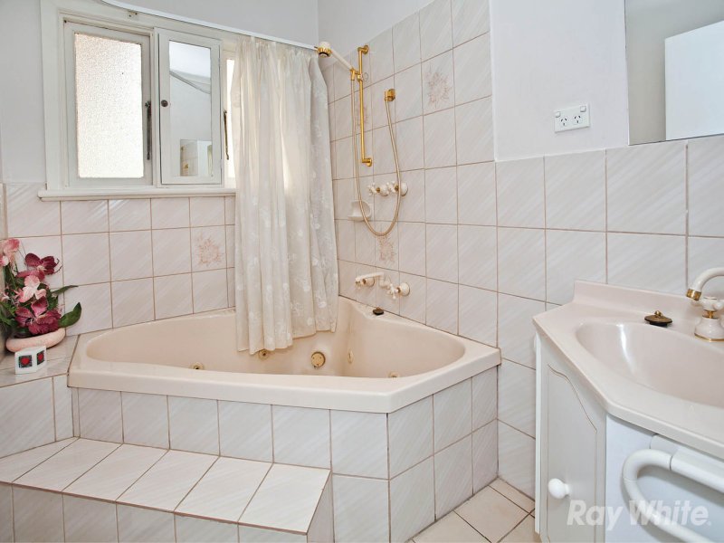 24 Durward Avenue, Glen Waverley image 8