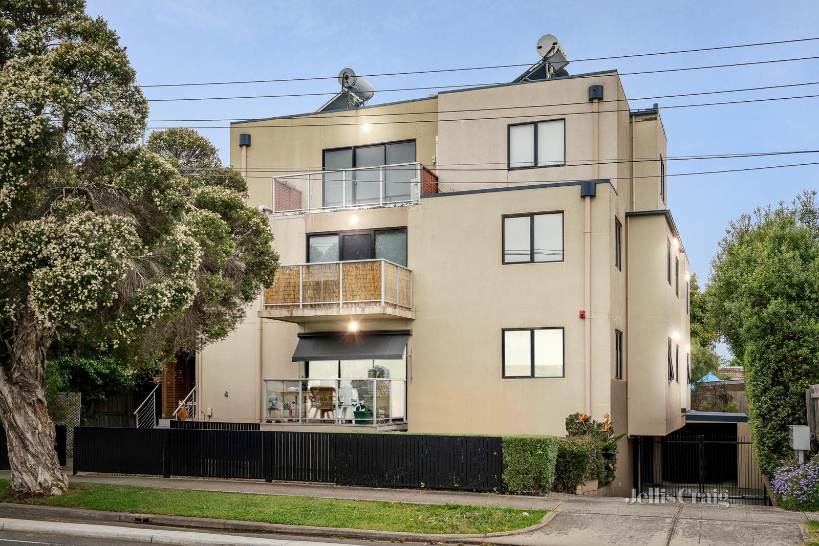 2/4 Eldridge Street, Footscray image 1