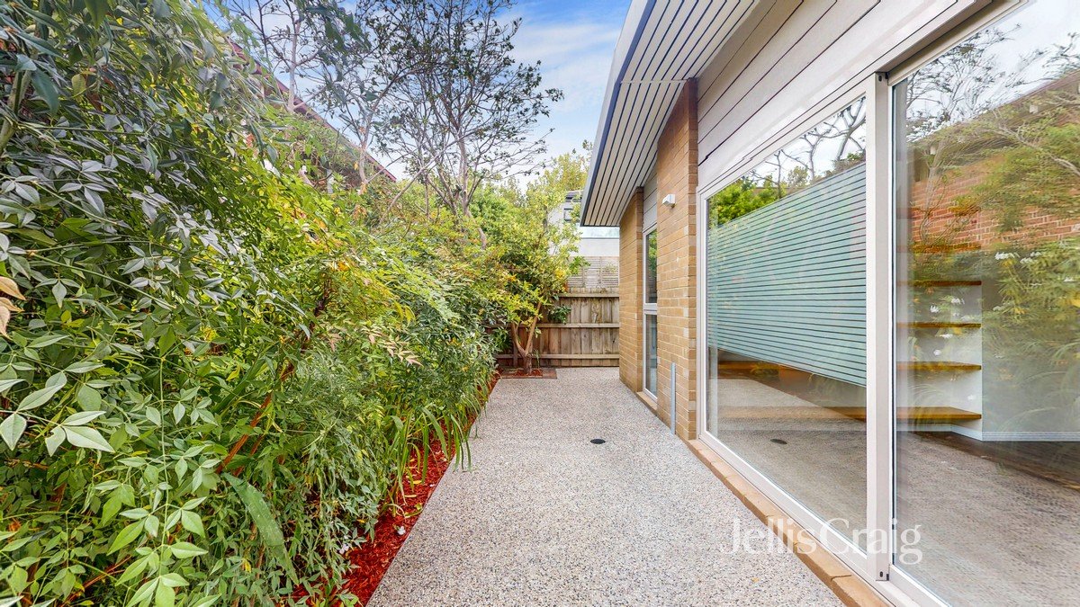 24 Erica Avenue, Glen&nbsp;Iris image 1