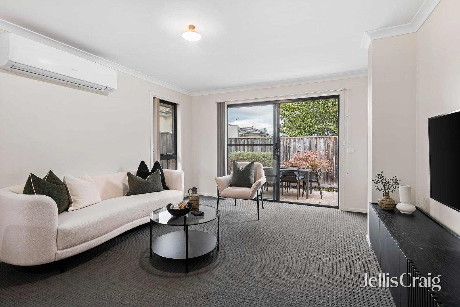 24 Evans Drive, Croydon image 2