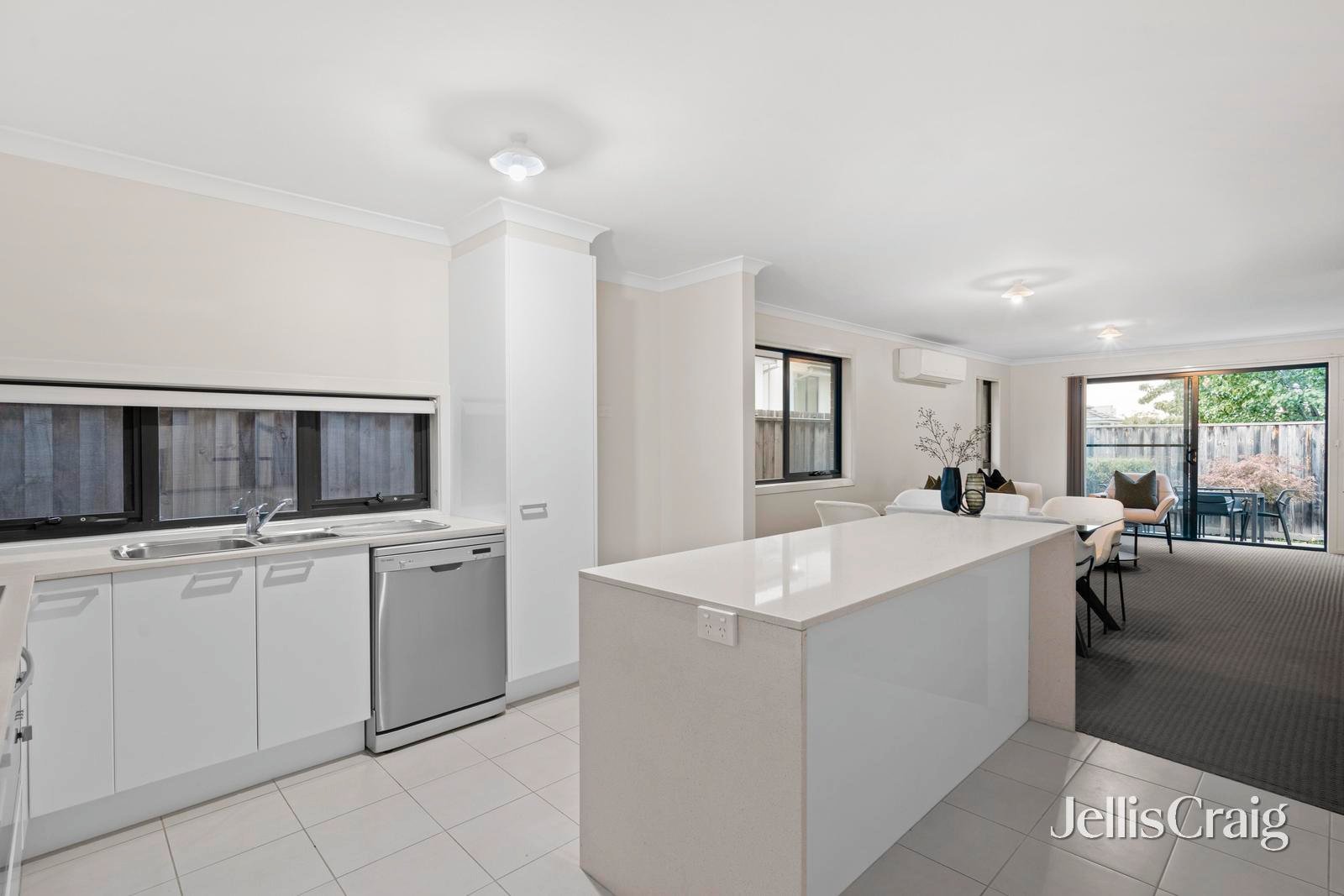 24 Evans Drive, Croydon image 6
