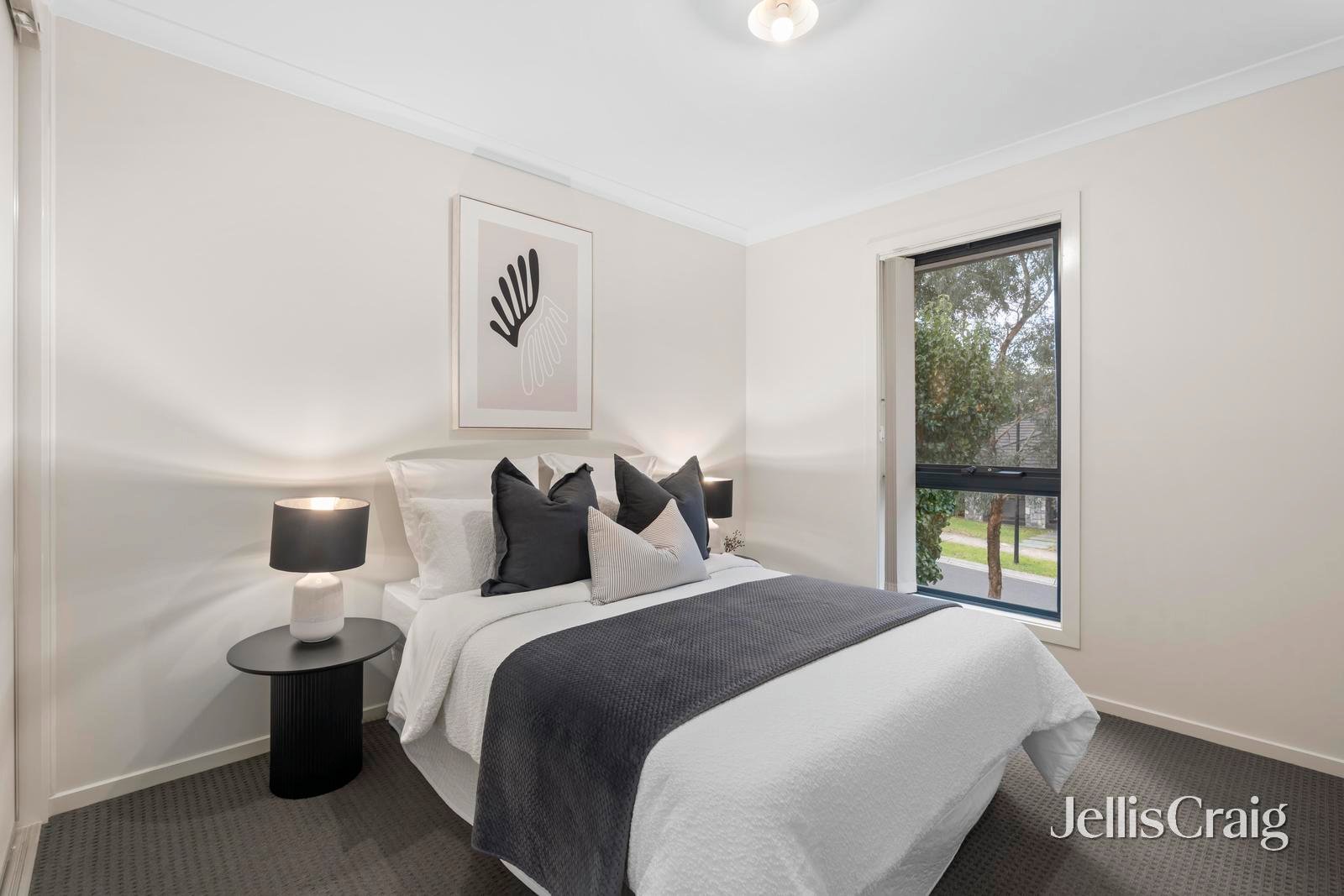 24 Evans Drive, Croydon image 13