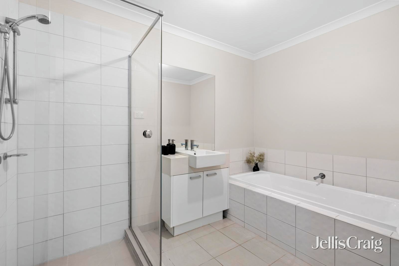 24 Evans Drive, Croydon image 14