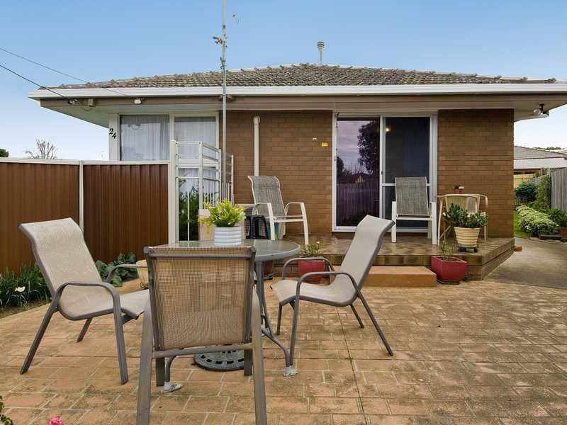24 Fairfield Avenue, Belmont image 6