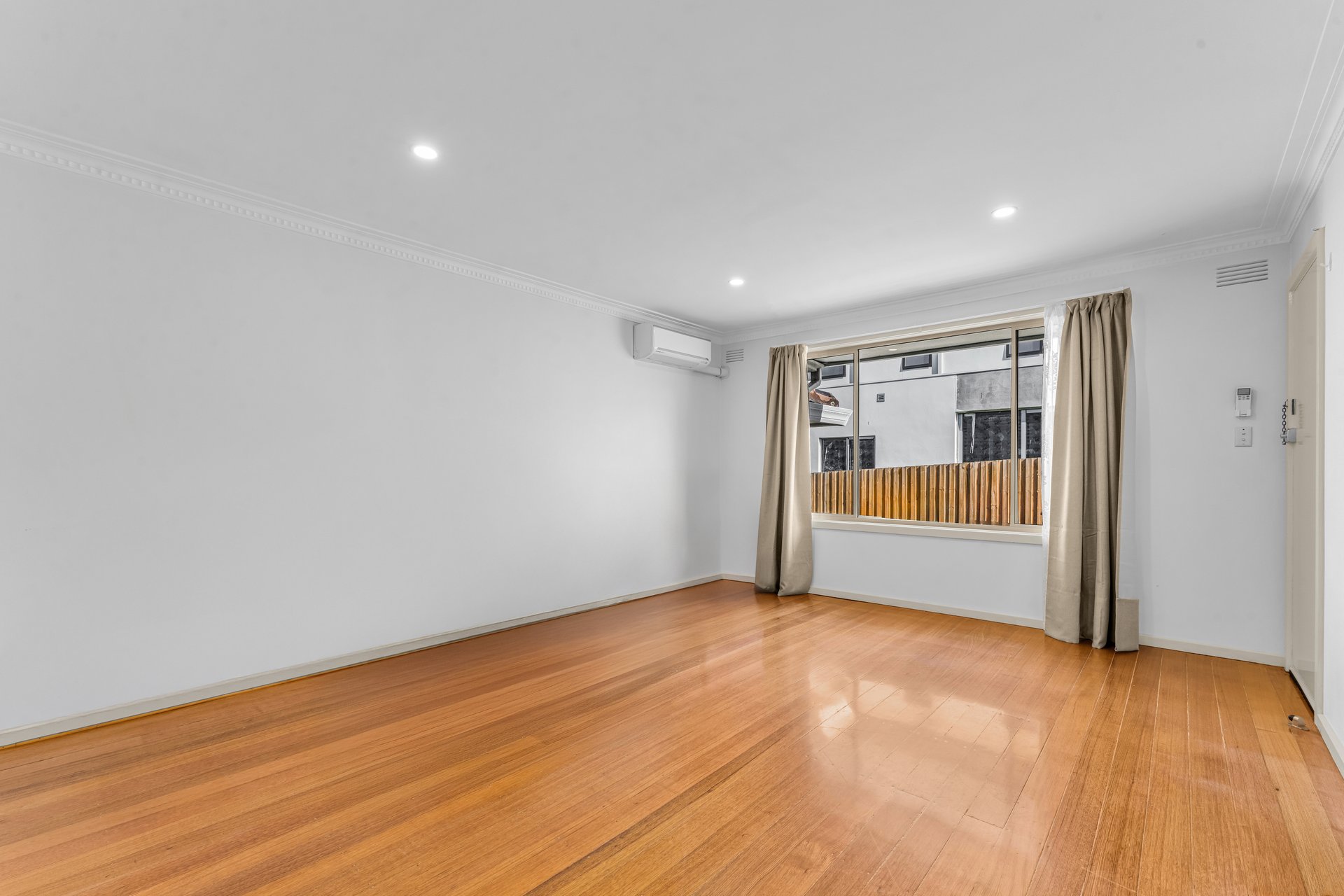 2/4 Florence Street, Glen&nbsp;Waverley image 2