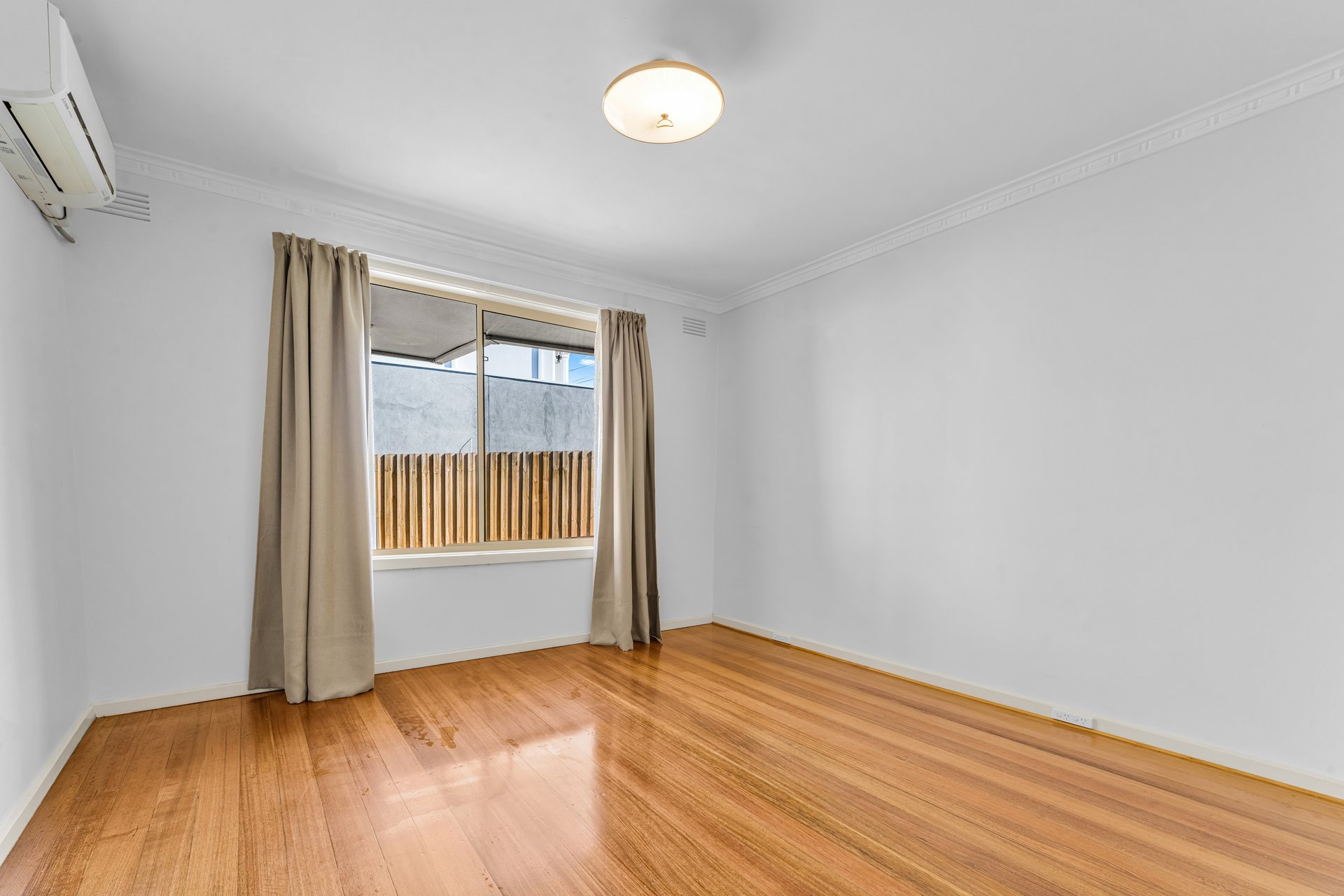 2/4 Florence Street, Glen&nbsp;Waverley image 5