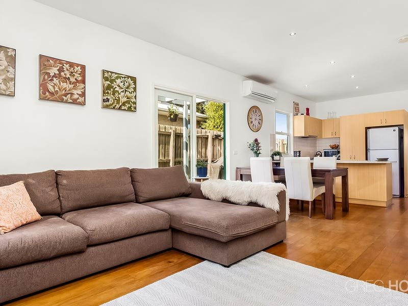 2/4 Florence Street, Williamstown image 2