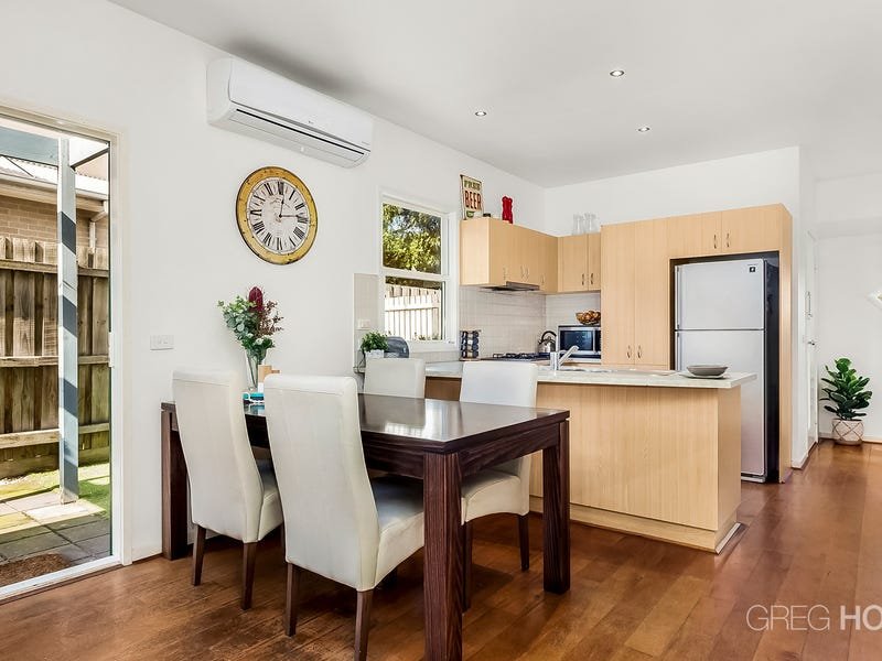 2/4 Florence Street, Williamstown image 3