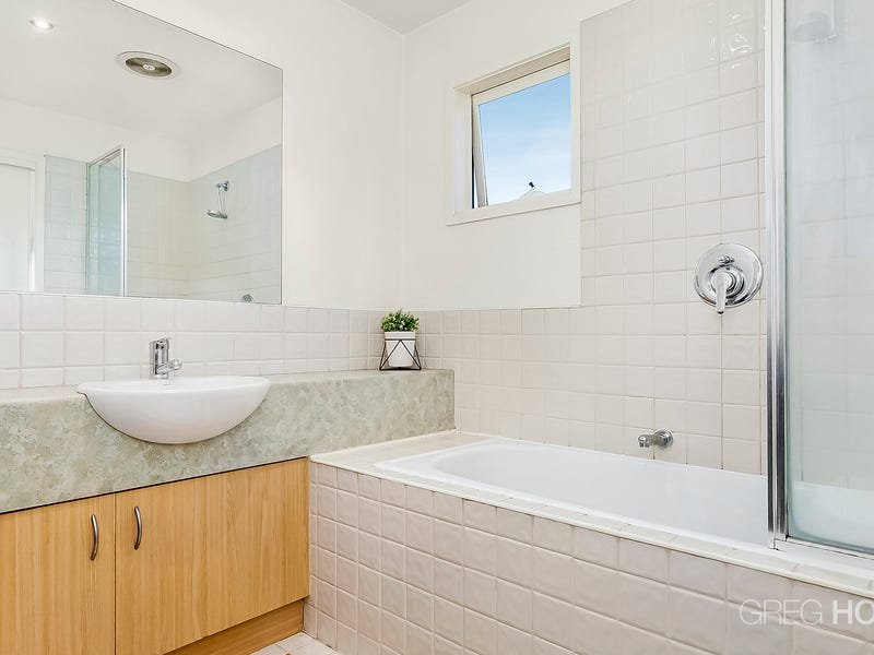 2/4 Florence Street, Williamstown image 6