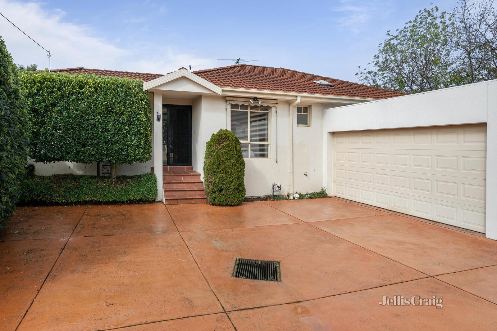 2/4 Gedye Street, Doncaster East image 1
