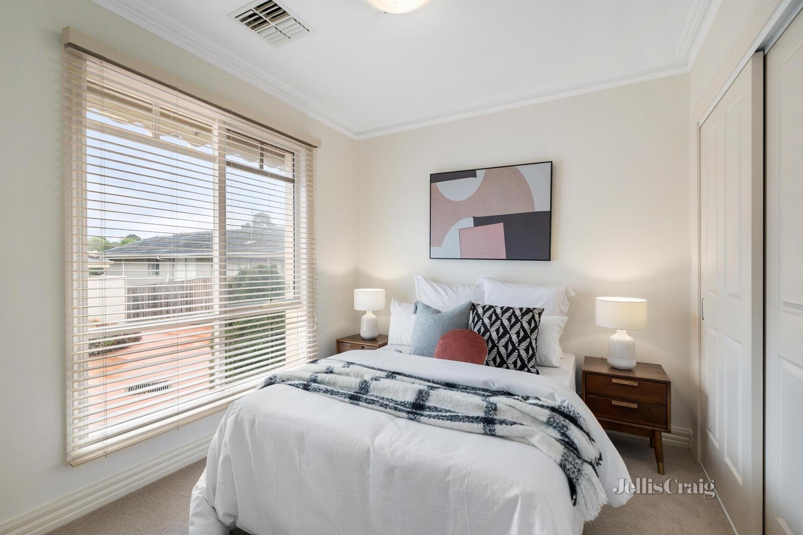 2/4 Gedye Street, Doncaster East image 8