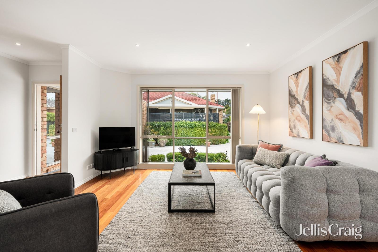 2/4 Gladstone Street, Surrey&nbsp;Hills image 2