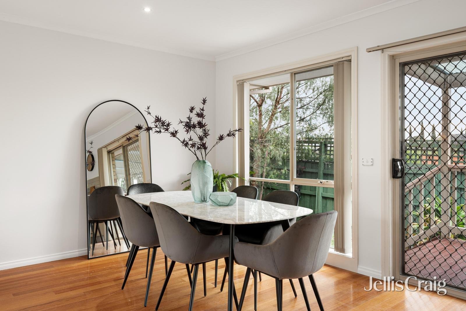 2/4 Gladstone Street, Surrey&nbsp;Hills image 6