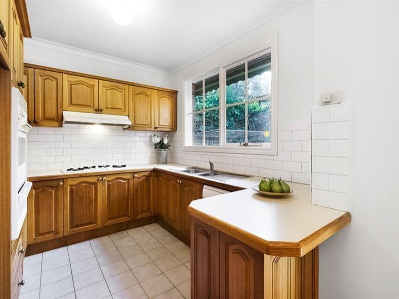 2/4 Glen Iris Road, Camberwell image 3