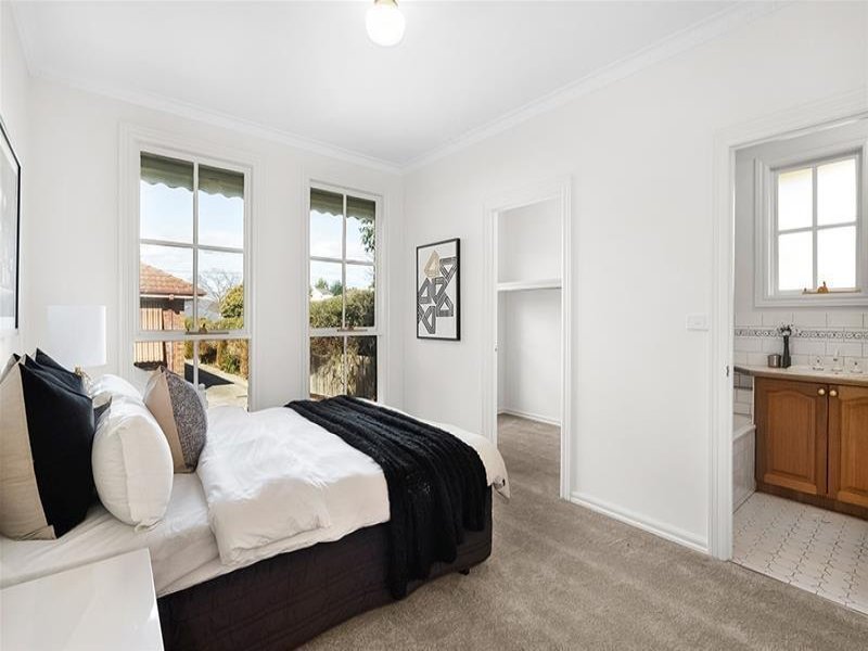 2/4 Glen Iris Road, Camberwell image 4