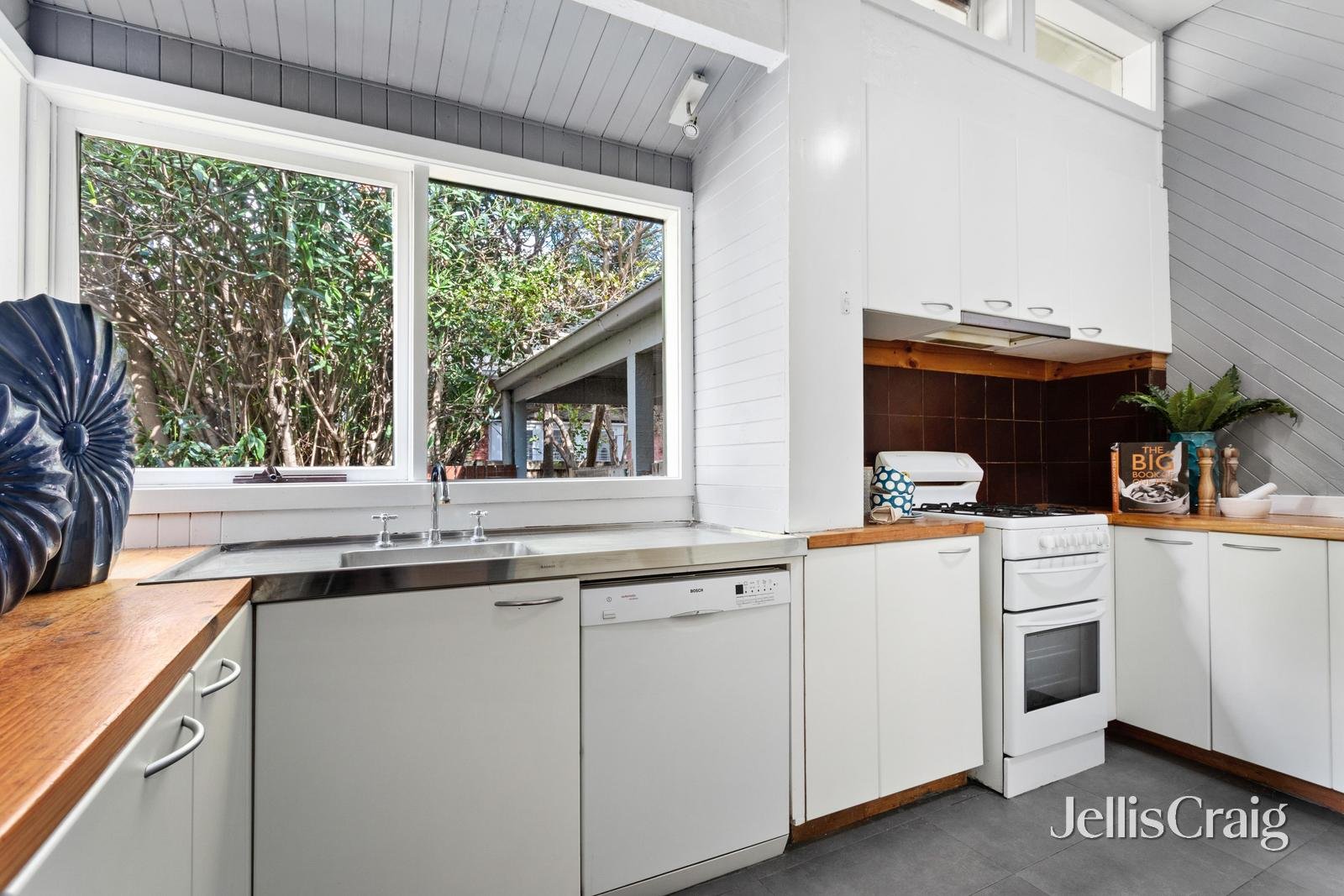 24 Glencairn Avenue, Camberwell image 8