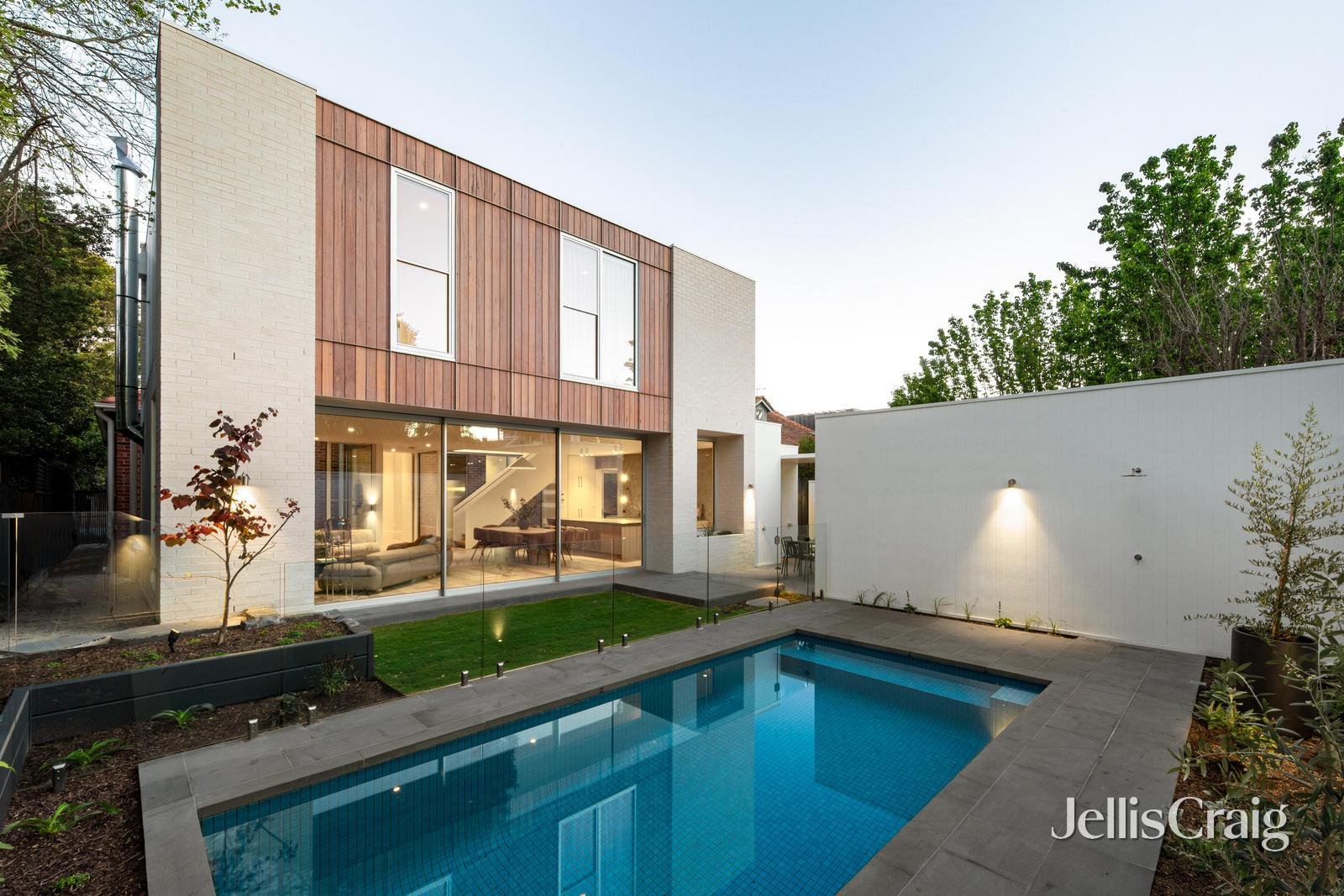 24 Glendearg Grove, Malvern image 11