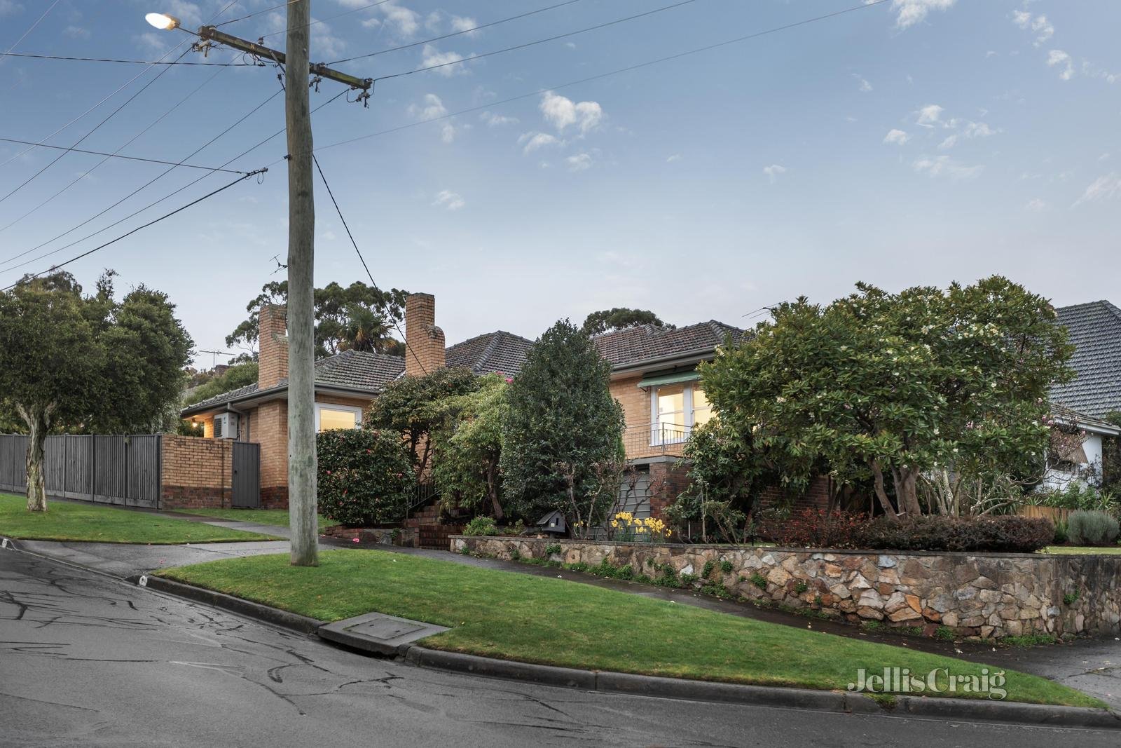 24 Goodwood Street, Surrey Hills image 2