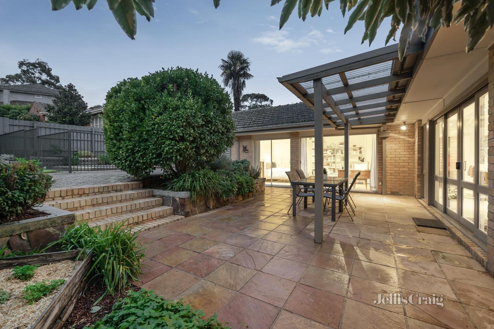 24 Goodwood Street, Surrey Hills image 8