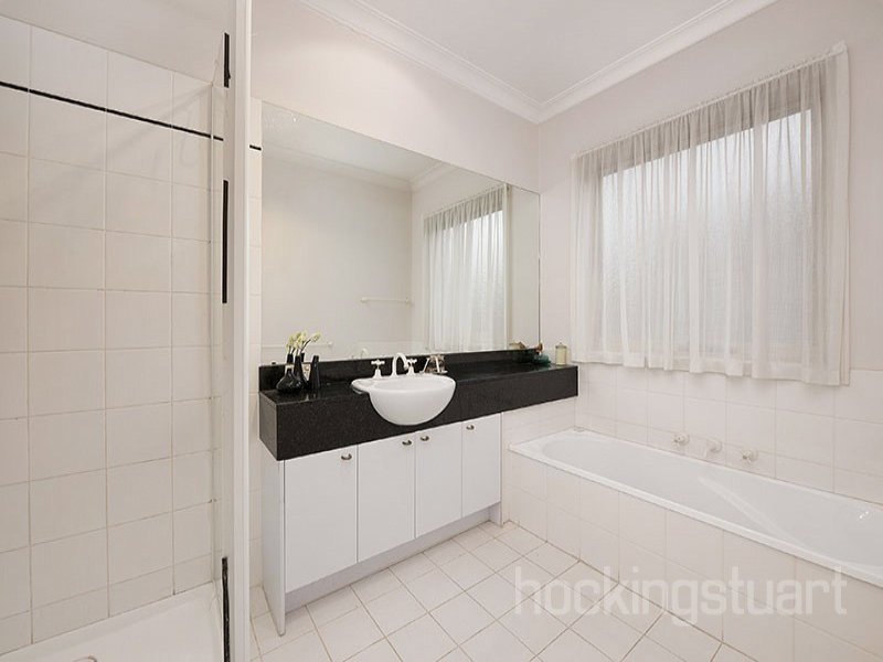 24 Greythorn Road, Balwyn North image 9