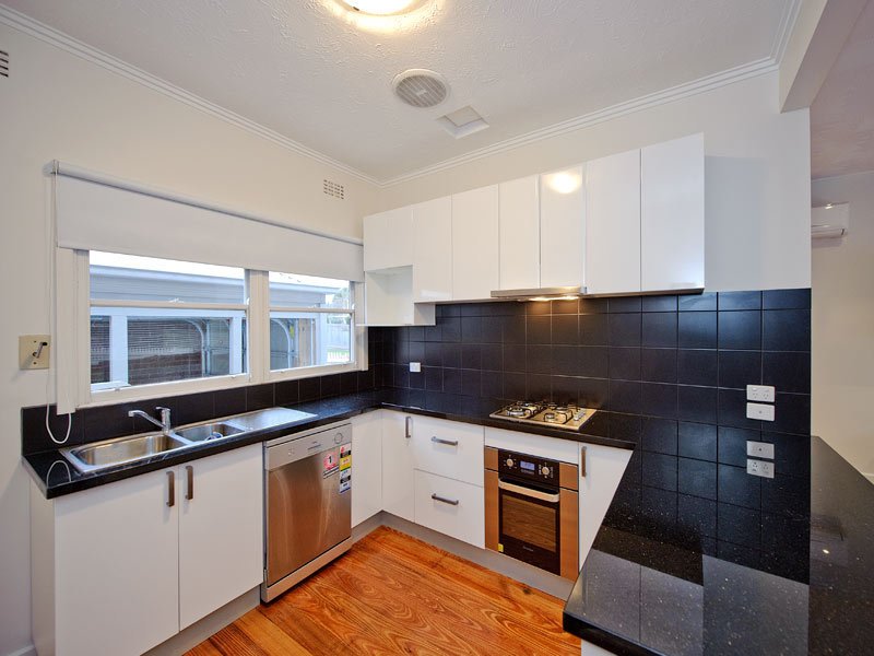 24 Gunyah Road, Blackburn North image 2