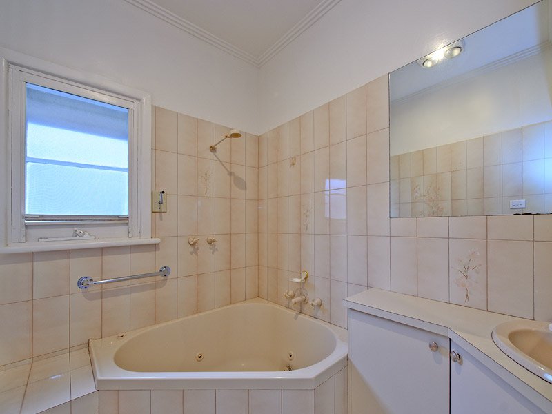 24 Gunyah Road, Blackburn North image 5