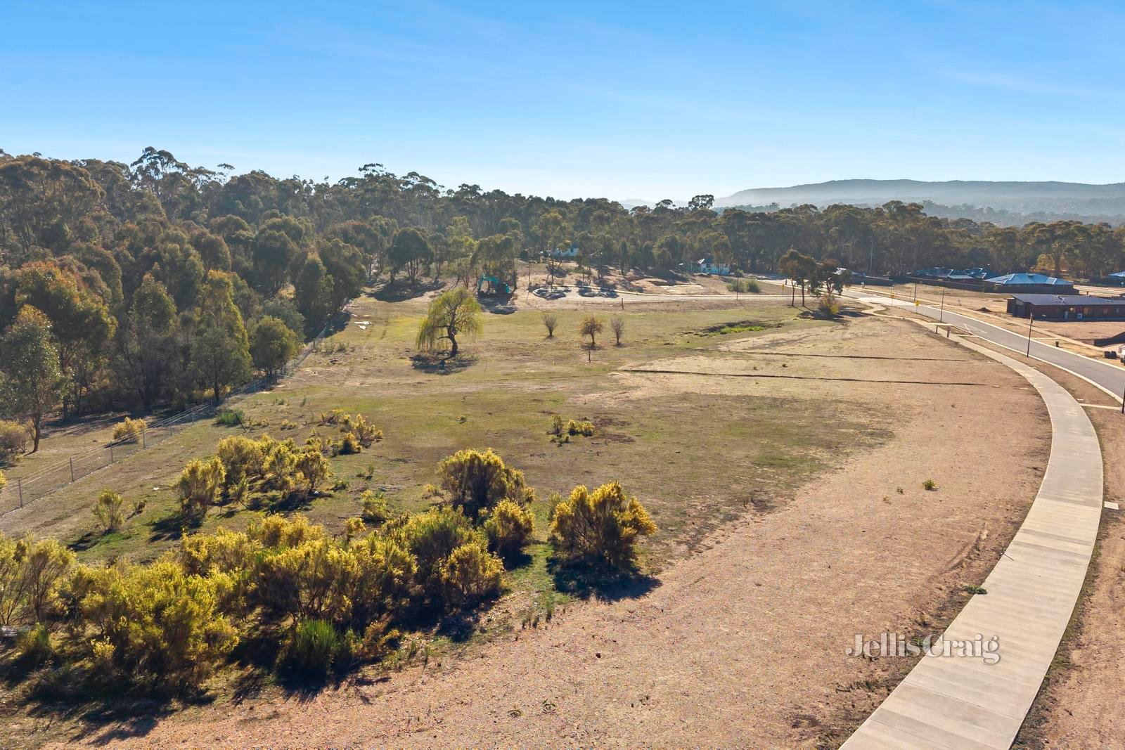 24 Gurri Drive, Campbells Creek image 3