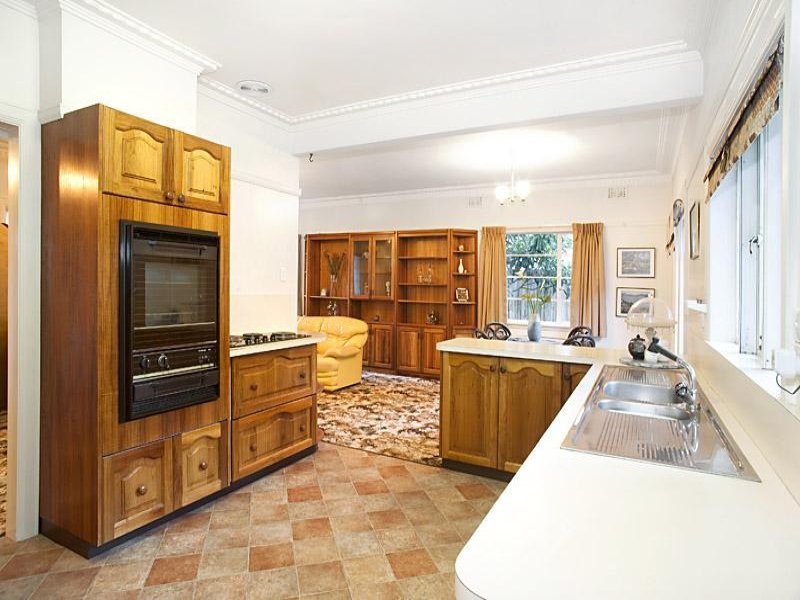 24 Hawkins Avenue, Mont Albert North image 5