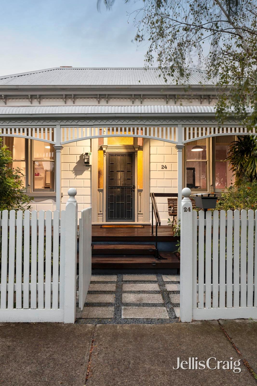 24 Henderson Street, Northcote image 2
