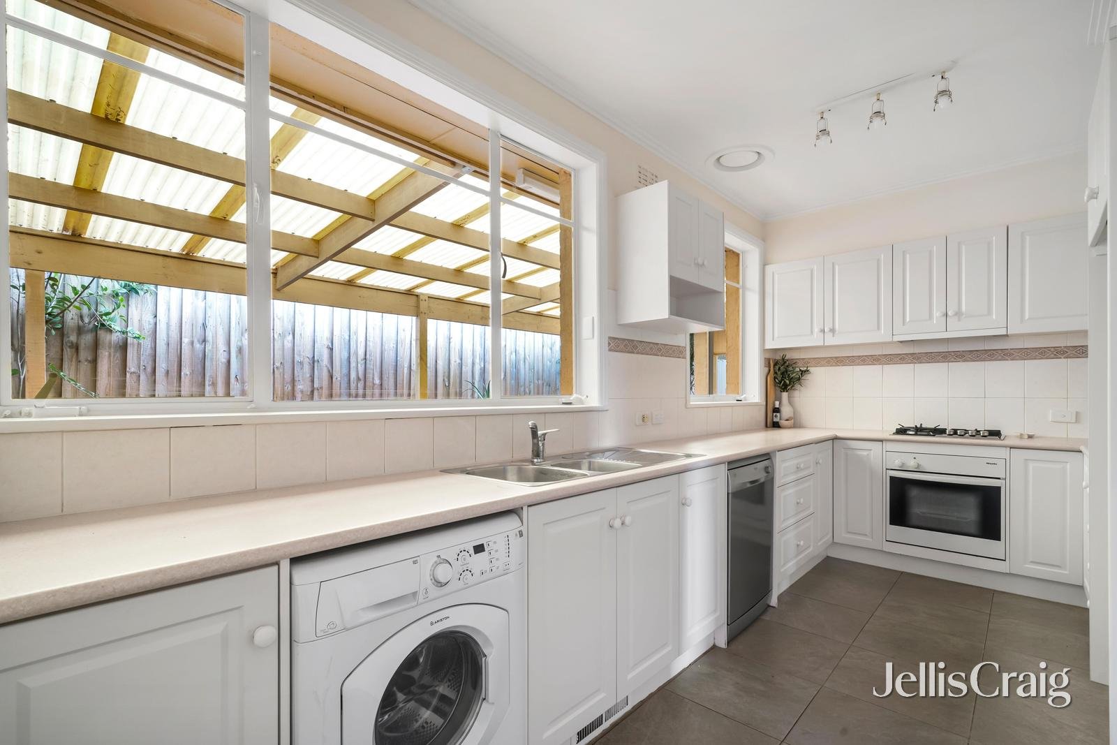 24 Henry Street, Eltham image 5