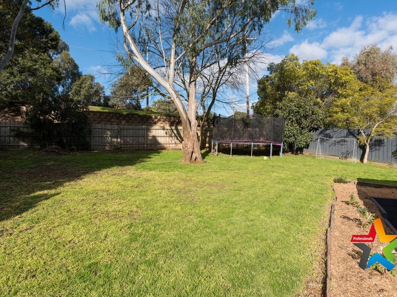 24 Highview Drive, Mooroolbark image 12