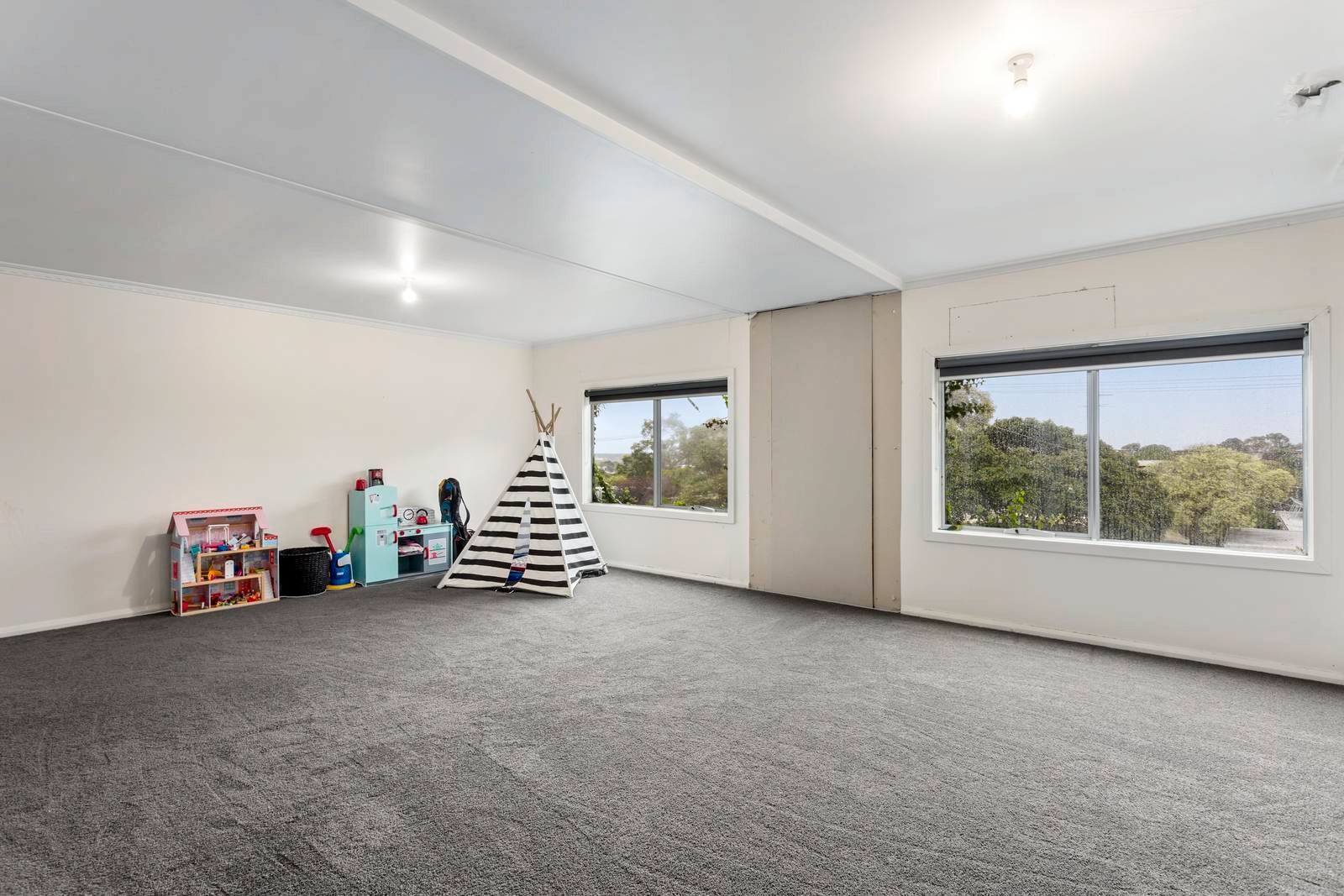 Property Gallery Thumbnail 6
