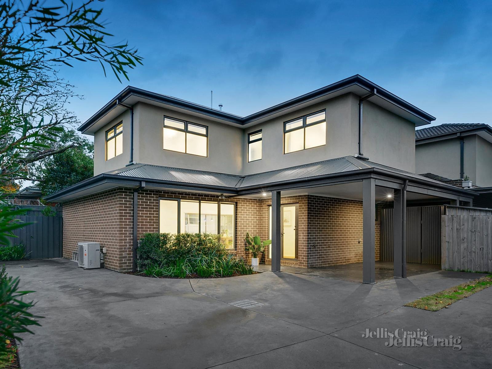 2/4 Hillside Crescent, Blackburn
- Print Image 1