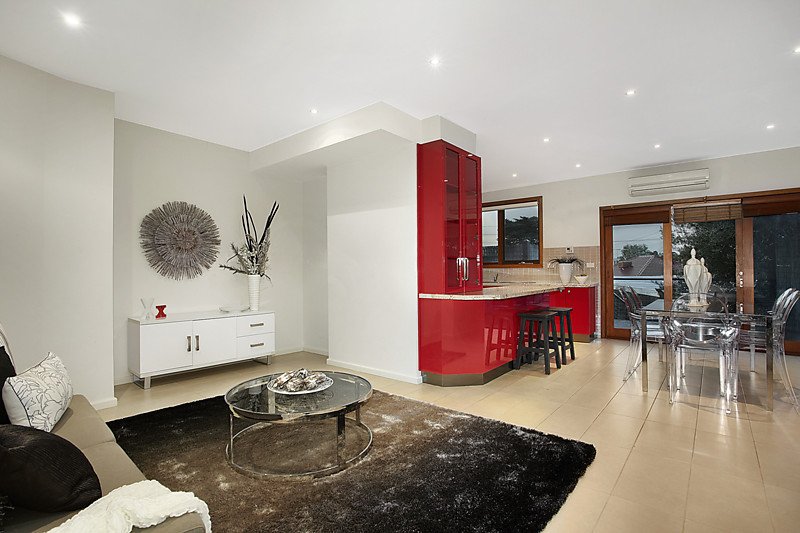 2/4 Hillside Crescent, Maribyrnong image 2