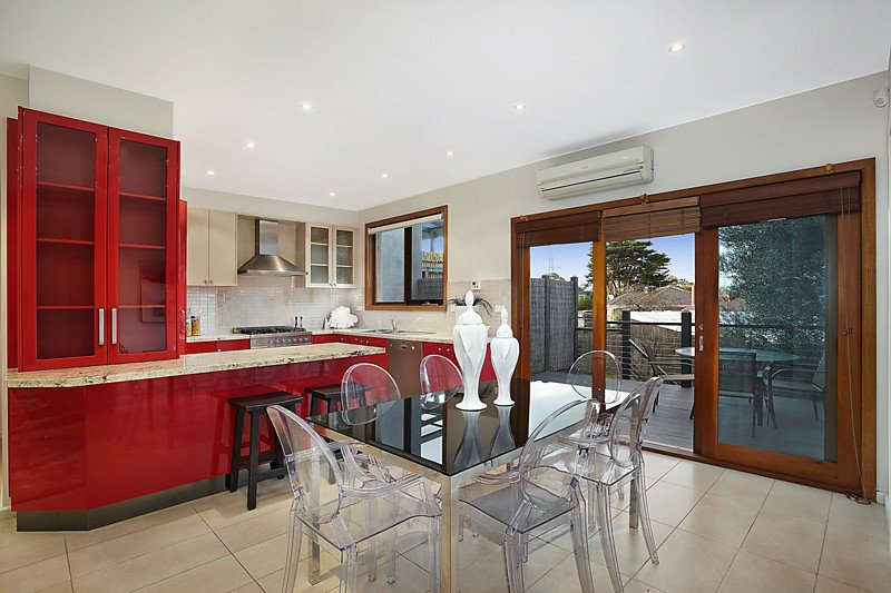 2/4 Hillside Crescent, Maribyrnong image 3