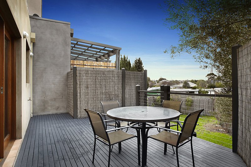 2/4 Hillside Crescent, Maribyrnong image 8