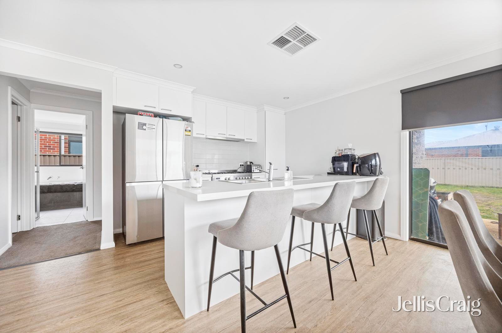 24 Honour Avenue, Winter&nbsp;Valley image 2