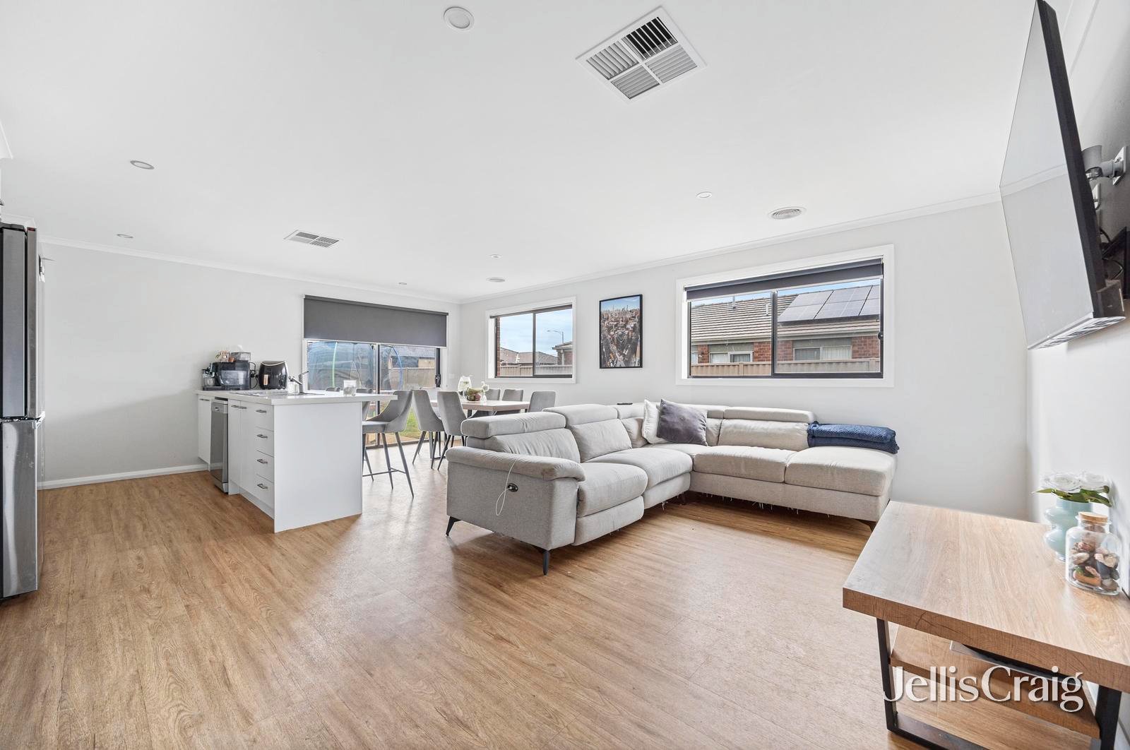 24 Honour Avenue, Winter&nbsp;Valley image 3
