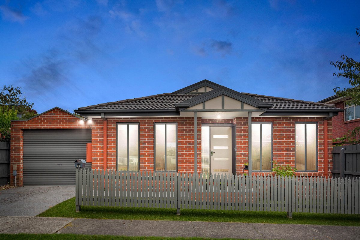 24 Hunter Drive, Blackburn South image 1