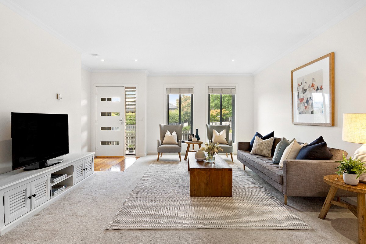 24 Hunter Drive, Blackburn South image 2