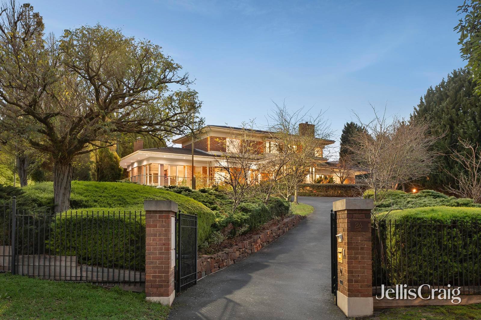 24 Illawong Drive, Donvale image 1