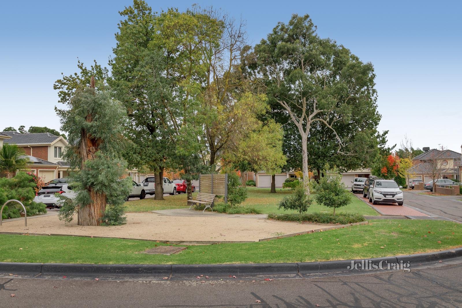 24 Jade Circuit, Burwood East image 10