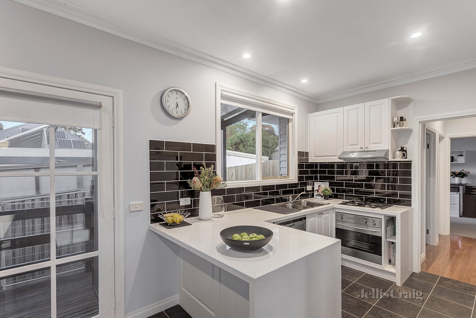 2/4 Jessop Street, Greensborough image 3