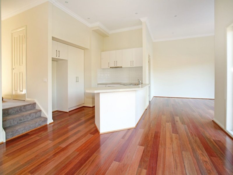 2/4 Judith Court, Mount Waverley image 2