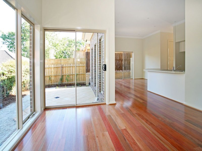 2/4 Judith Court, Mount Waverley image 3
